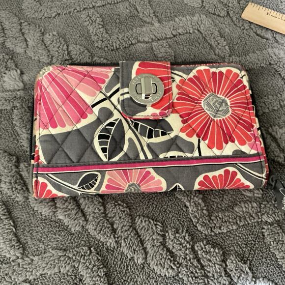 Vera Bradley RFID Turnlock Zip Around Wallet (light‎ Stain See Last Picture) - Picture 7 of 8
